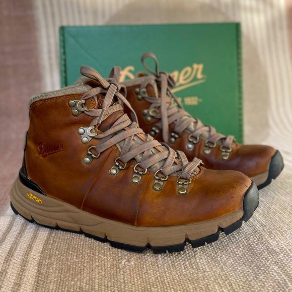 Danner Shoes - Danner Woman’s Mountain 600